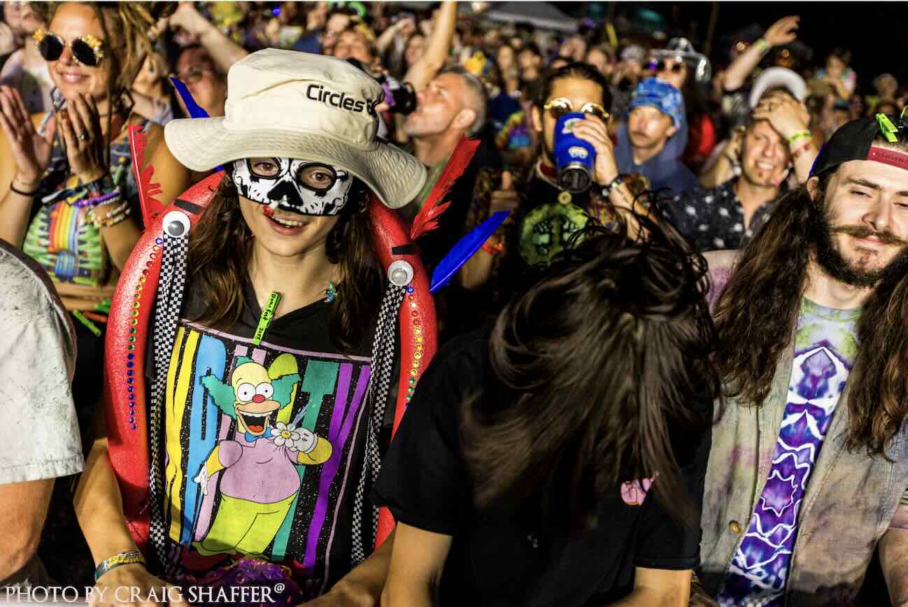 girl in the crowd with simpsons shirt on at Domefest 2025